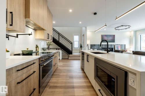 9503 142 Street, Edmonton, AB - Indoor Photo Showing Kitchen With Upgraded Kitchen