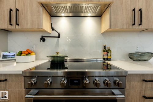 9503 142 Street, Edmonton, AB - Indoor Photo Showing Kitchen