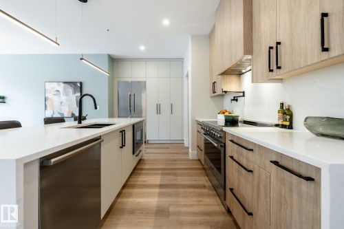 9503 142 Street, Edmonton, AB - Indoor Photo Showing Kitchen With Upgraded Kitchen