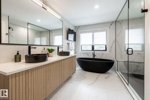 9503 142 Street, Edmonton, AB - Indoor Photo Showing Bathroom