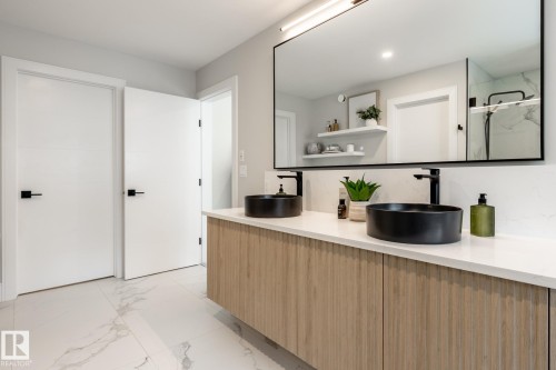 9503 142 Street, Edmonton, AB - Indoor