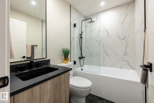 9503 142 Street, Edmonton, AB - Indoor Photo Showing Bathroom