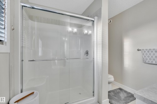 8021 Orchards Green, Edmonton, AB - Indoor Photo Showing Bathroom