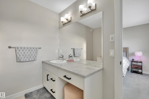 8021 Orchards Green, Edmonton, AB - Indoor Photo Showing Bathroom
