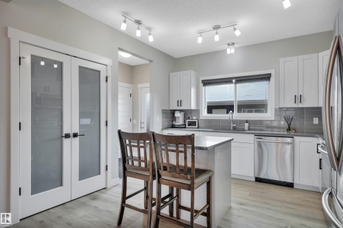 8021 Orchards Green, Edmonton, AB - Indoor Photo Showing Kitchen