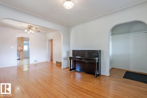 The living area features hardwood floors and a ceiling light fixture - 8736 76 Avenue, Edmonton, AB - Indoor