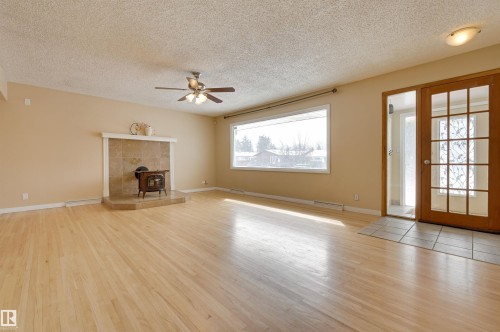 15914 92A Avenue, Edmonton, AB - Indoor Photo Showing Other Room