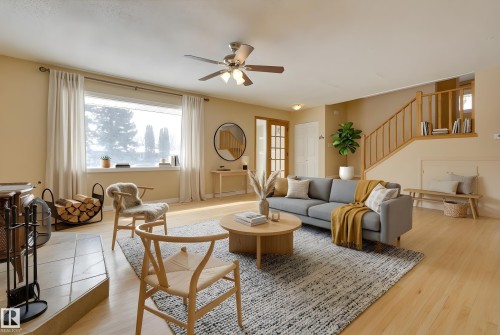 15914 92A Avenue, Edmonton, AB - Indoor Photo Showing Living Room