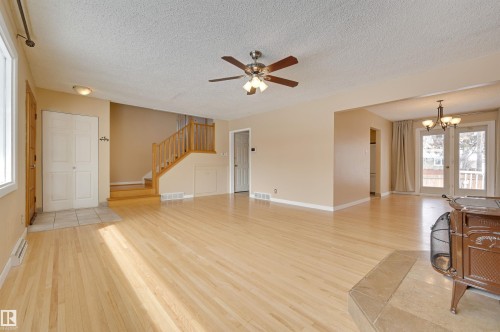 15914 92A Avenue, Edmonton, AB - Indoor Photo Showing Other Room