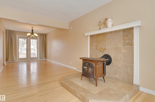 15914 92A Avenue, Edmonton, AB - Indoor Photo Showing Other Room