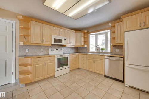 15914 92A Avenue, Edmonton, AB - Indoor Photo Showing Kitchen