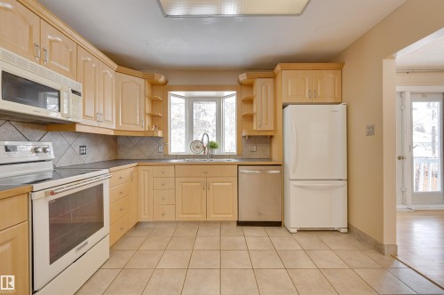 15914 92A Avenue, Edmonton, AB - Indoor Photo Showing Kitchen