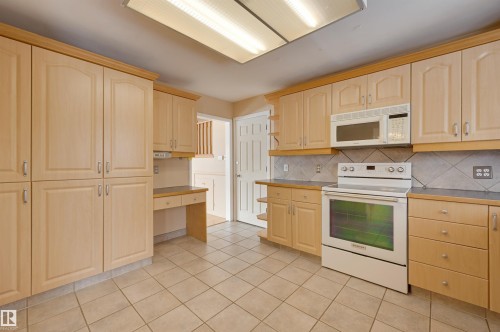 15914 92A Avenue, Edmonton, AB - Indoor Photo Showing Kitchen