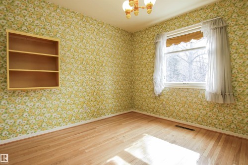 9539 88 Avenue, Edmonton, AB - Indoor Photo Showing Other Room