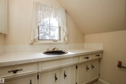 9539 88 Avenue, Edmonton, AB - Indoor Photo Showing Other Room