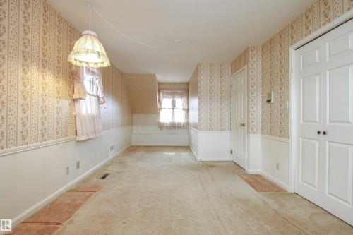 9539 88 Avenue, Edmonton, AB - Indoor Photo Showing Other Room