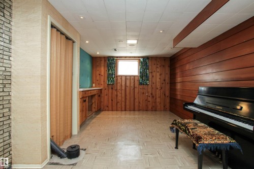 9539 88 Avenue, Edmonton, AB - Indoor Photo Showing Other Room