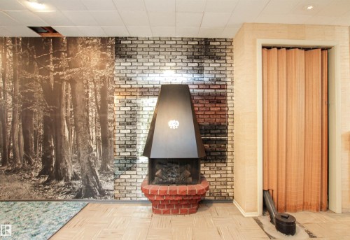 9539 88 Avenue, Edmonton, AB - Indoor Photo Showing Other Room