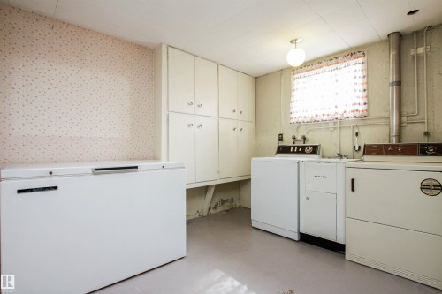9539 88 Avenue, Edmonton, AB - Indoor Photo Showing Laundry Room