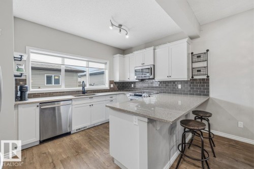 664 Secord Boulevard, Edmonton, AB - Indoor Photo Showing Kitchen With Stainless Steel Kitchen With Upgraded Kitchen