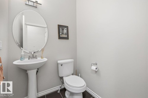 664 Secord Boulevard, Edmonton, AB - Indoor Photo Showing Bathroom