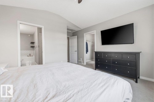 664 Secord Boulevard, Edmonton, AB - Indoor Photo Showing Bedroom