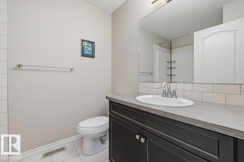 664 Secord Boulevard, Edmonton, AB - Indoor Photo Showing Bathroom