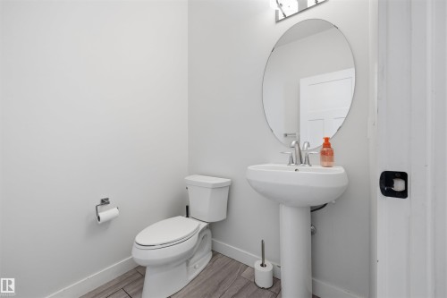 7123 Cardinal Way, Edmonton, AB - Indoor Photo Showing Bathroom