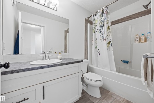 7123 Cardinal Way, Edmonton, AB - Indoor Photo Showing Bathroom