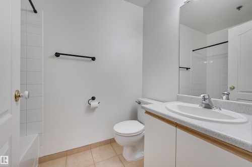 106 11915 106 Avenue, Edmonton, AB - Indoor Photo Showing Bathroom
