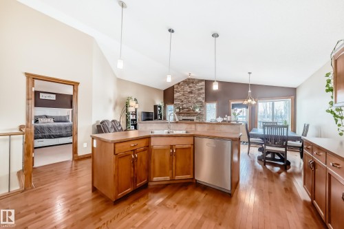 9 Linksview Cv, Spruce Grove, AB - Indoor Photo Showing Kitchen