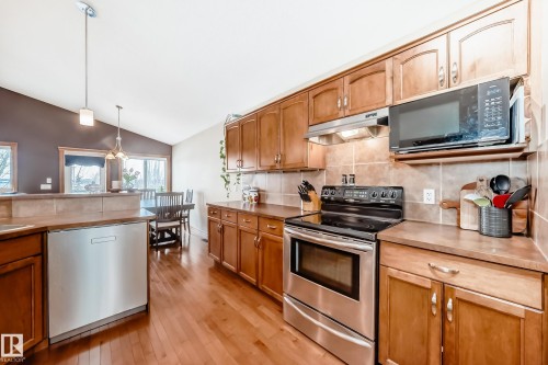 9 Linksview Cv, Spruce Grove, AB - Indoor Photo Showing Kitchen
