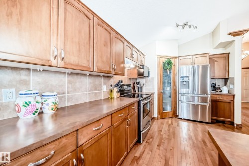 9 Linksview Cv, Spruce Grove, AB - Indoor Photo Showing Kitchen With Stainless Steel Kitchen