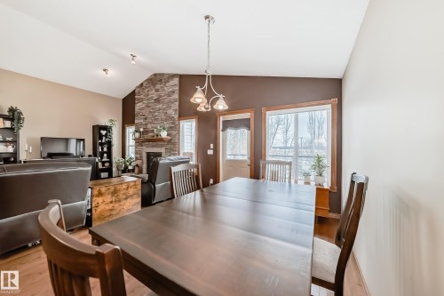9 Linksview Cv, Spruce Grove, AB - Indoor Photo Showing Dining Room