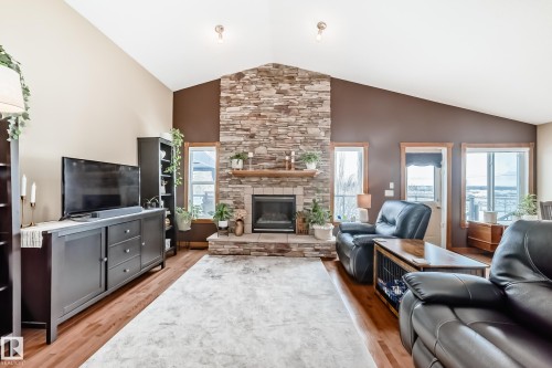 9 Linksview Cv, Spruce Grove, AB - Indoor Photo Showing Living Room With Fireplace