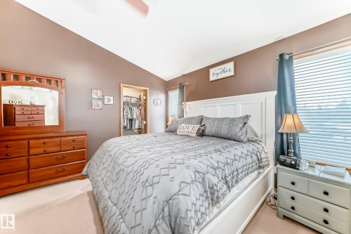 9 Linksview Cv, Spruce Grove, AB - Indoor Photo Showing Bedroom