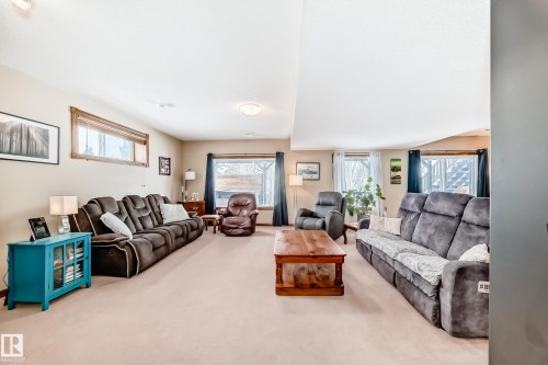 9 Linksview Cv, Spruce Grove, AB - Indoor Photo Showing Living Room