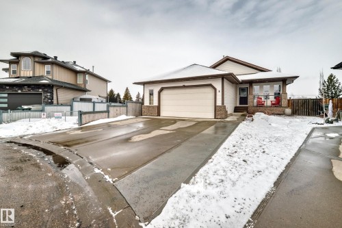 9 Linksview Cv, Spruce Grove, AB - Outdoor