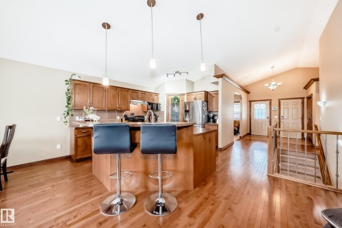 9 Linksview Cv, Spruce Grove, AB - Indoor Photo Showing Kitchen With Upgraded Kitchen