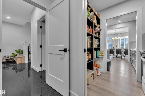 5213 22A Avenue, Edmonton, AB - Indoor Photo Showing Other Room