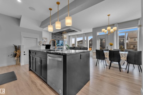 5213 22A Avenue, Edmonton, AB - Indoor Photo Showing Kitchen With Upgraded Kitchen