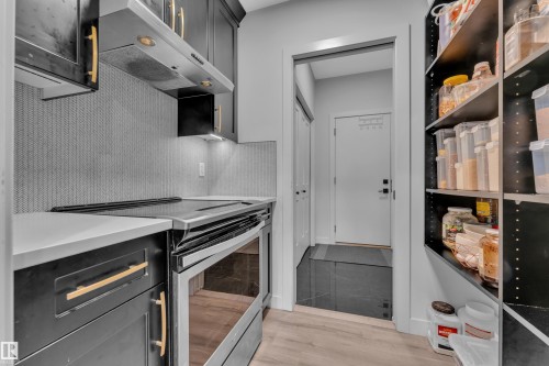 5213 22A Avenue, Edmonton, AB - Indoor Photo Showing Kitchen