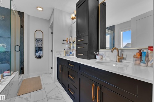 5213 22A Avenue, Edmonton, AB - Indoor Photo Showing Bathroom