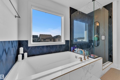 5213 22A Avenue, Edmonton, AB - Indoor Photo Showing Bathroom