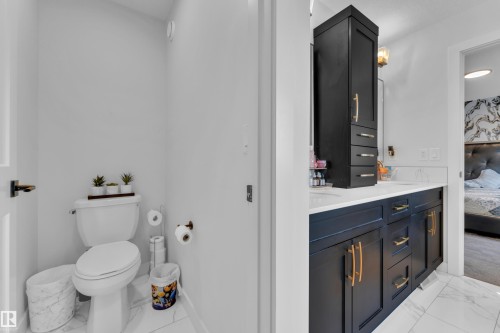5213 22A Avenue, Edmonton, AB - Indoor Photo Showing Bathroom