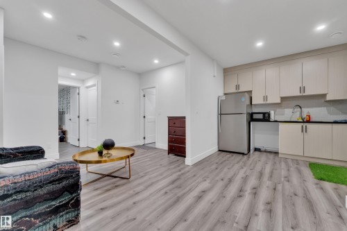 5213 22A Avenue, Edmonton, AB - Indoor