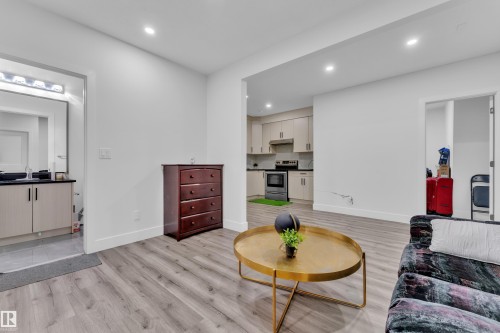 5213 22A Avenue, Edmonton, AB - Indoor Photo Showing Living Room