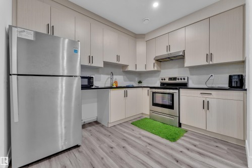 5213 22A Avenue, Edmonton, AB - Indoor Photo Showing Kitchen