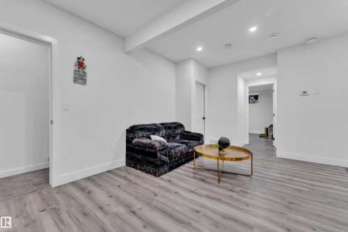 5213 22A Avenue, Edmonton, AB - Indoor