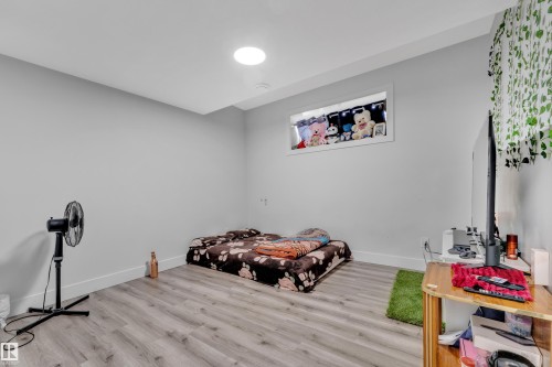 5213 22A Avenue, Edmonton, AB - Indoor